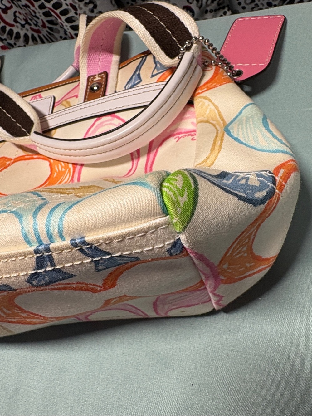 Coach Hamptons Pastel Scribble Signature Small Tote - F10673 - Picture 12 of 16